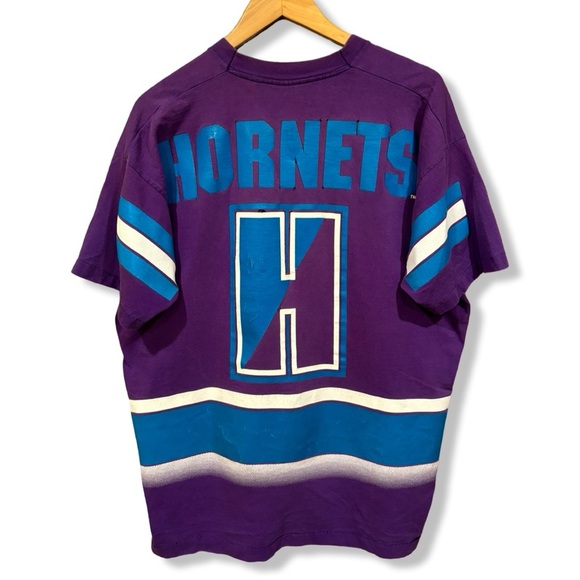Vintage 90s Charlotte Hornets Salem Sportswear T-Shirt - Picture 2 of 5